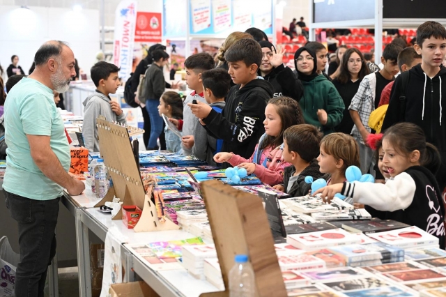 Kitap Fuarı, Kitapseverlere Geniş Bir Kitap Dünyası Sunuyor