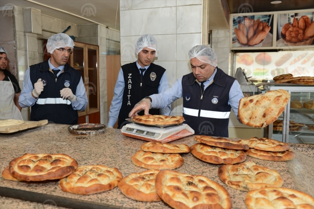 Kumluca'da zabıta ekipleri fırın ve pastaneleri denetledi