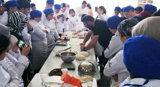 Öğrencilere Isparta'da Ekmek Yapımı Eğitimi