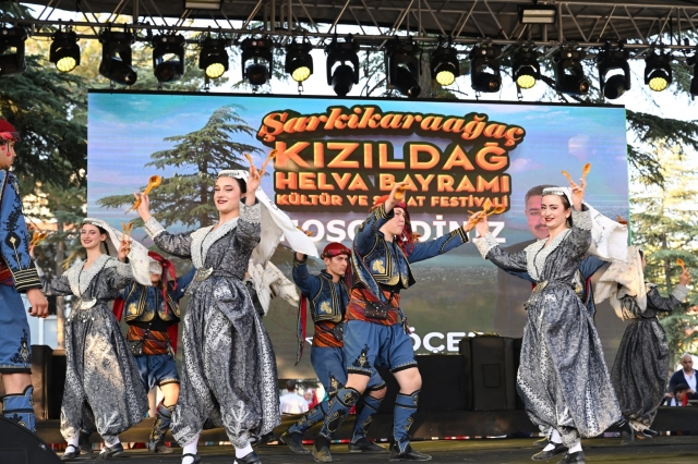 Şarkikaraağaç Helva Bayramı Kültür ve Sanat Festivali Başladı