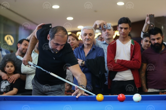 Saygıner'den 3 top bilardo gösterisi