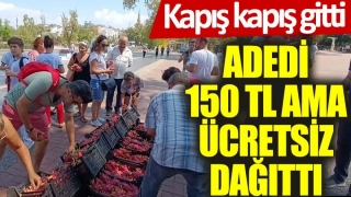 150 TL'lik Ejder Meyvesini Bedava Dağıttı: Vatandaşlar Kapış Kapış Aldı