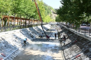 Isparta’da Dere Tabanı Betonla Güçlendiriliyor