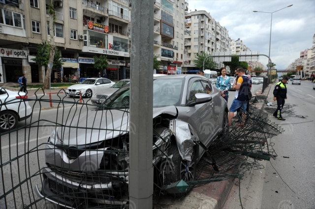 Trafik kazasında uyuşturucu zanlıları yakalandı