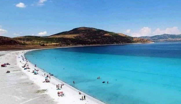 ​Turizmcilerin rotası, Türkiye’nin Maldivleri Salda Gölü’ne döndü