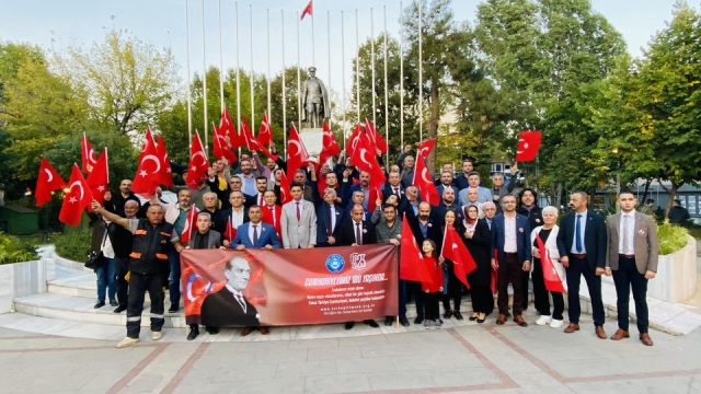 YAŞASIN CUMHURİYET: Isparta'da Türk Eğitim Sen'den Anlamlı Kutlama