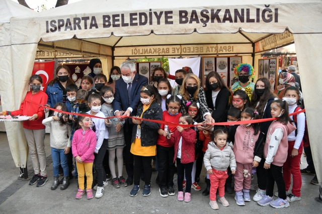 Yaşları küçük, maharetleri büyük
ellerden Cumhuriyet Sergisi