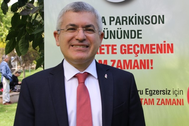 "Yürürken kollarınızı sallamıyorsanız parkinson olabilirsiniz"